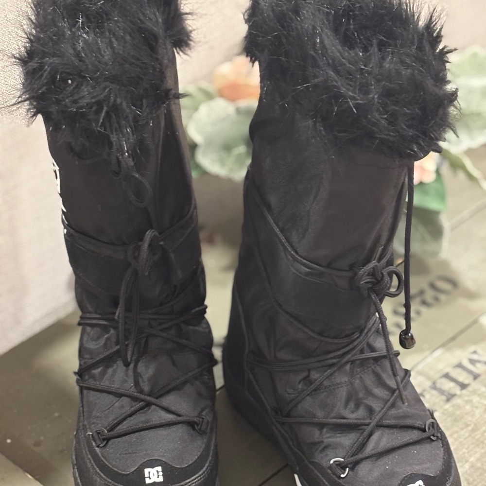 Y2K DC CHALET BOOTS WITH FUR TRIM RARE & IN INCREDIBLE CONDITION - Picture 3 of 12